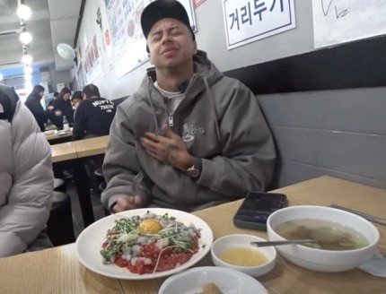 你的林皇，生食之王！林加德在韓國(guó)嘗試吃活章魚