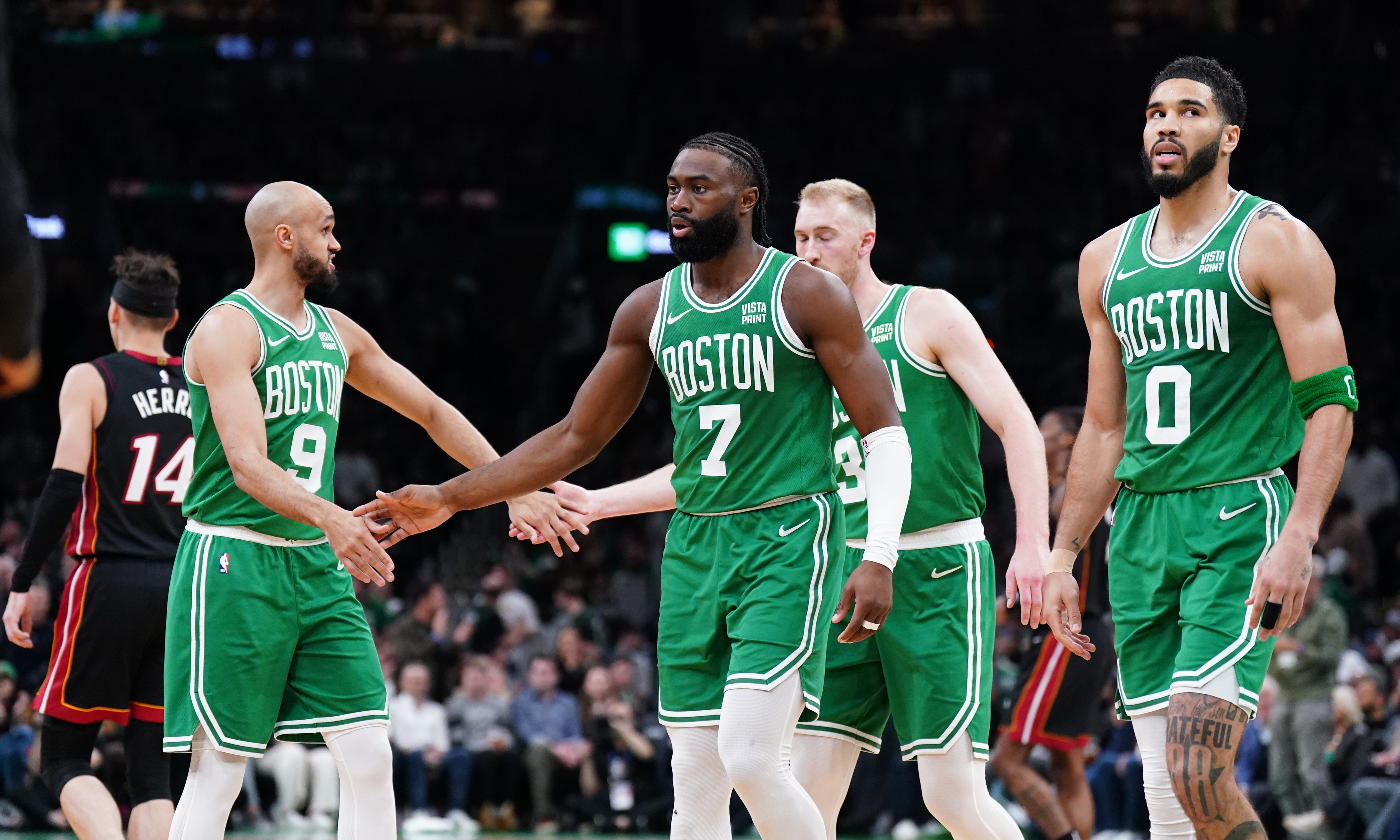 美記：綠軍61億的成交額為NBA未來球隊擴張?zhí)峁┝诵碌墓乐祬⒖?> </a>
                            <div   id=